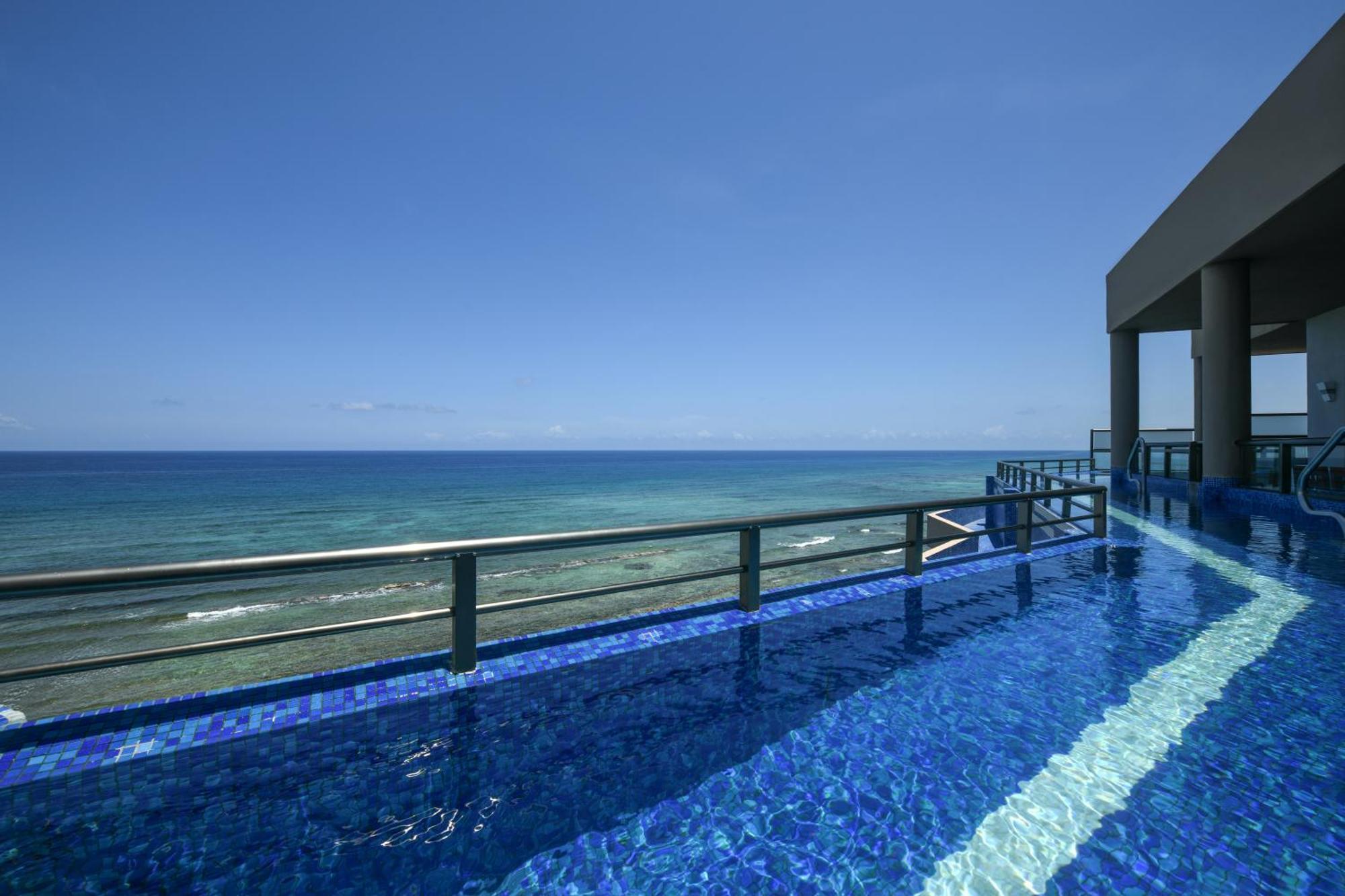 Oceanfront Honeymoon Suite