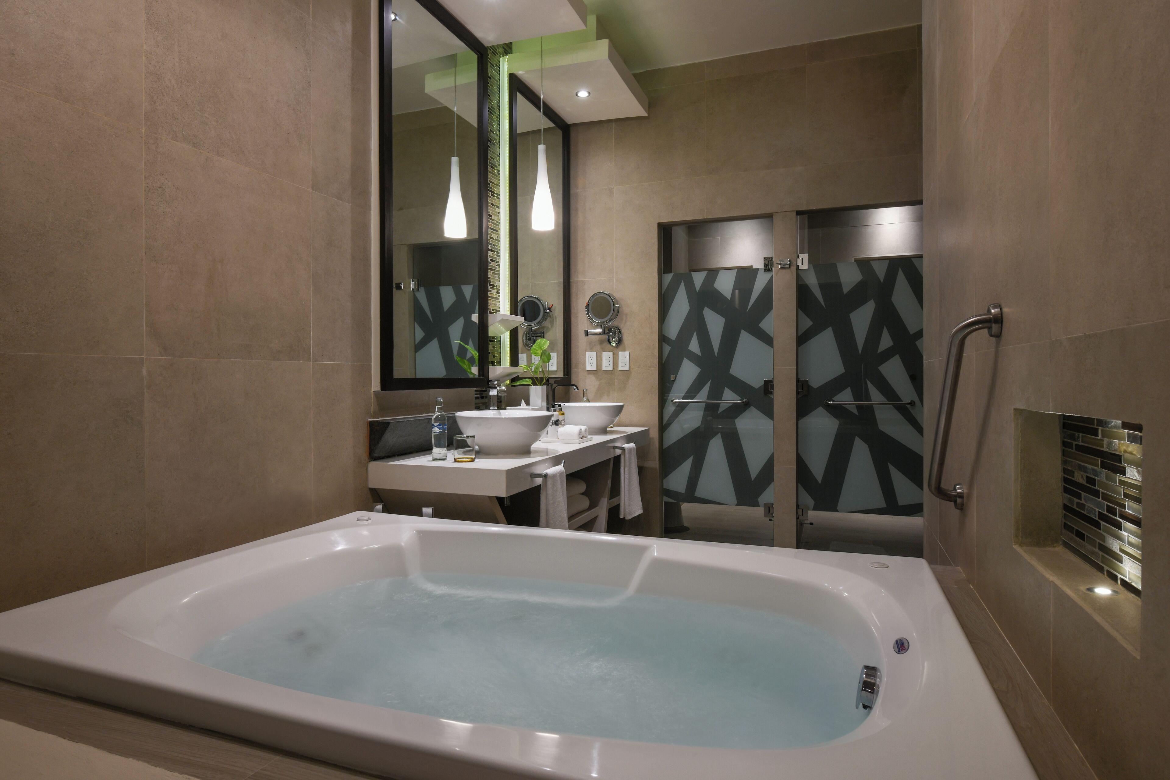 Oceanfront Honeymoon Suite